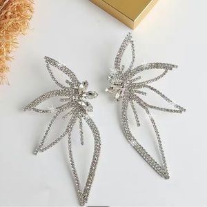Stunning Leaf Shaped Earrings NEW‎